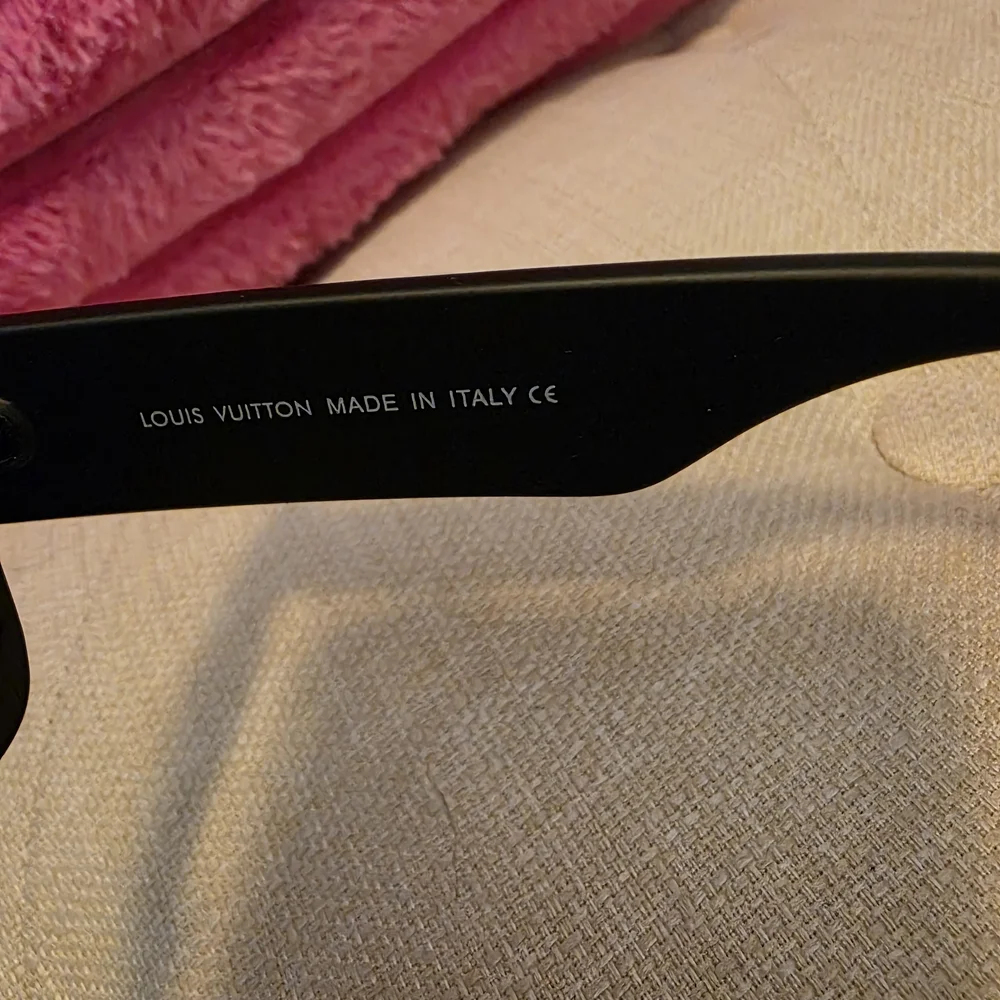 Black Sunglasses - Picture 5 of 7